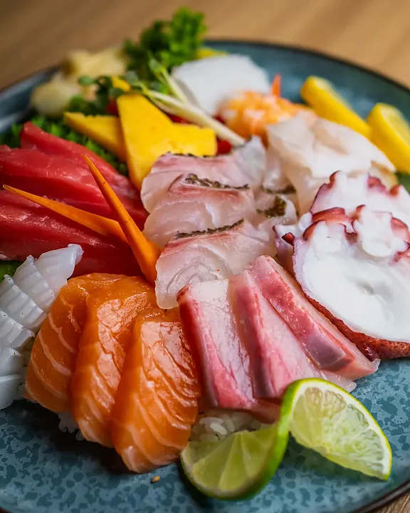 A sashimi platter with salmon and tuna